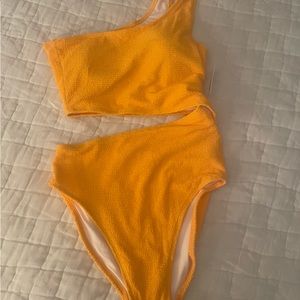 Old Navy one-shoulder swimsuit, sz M